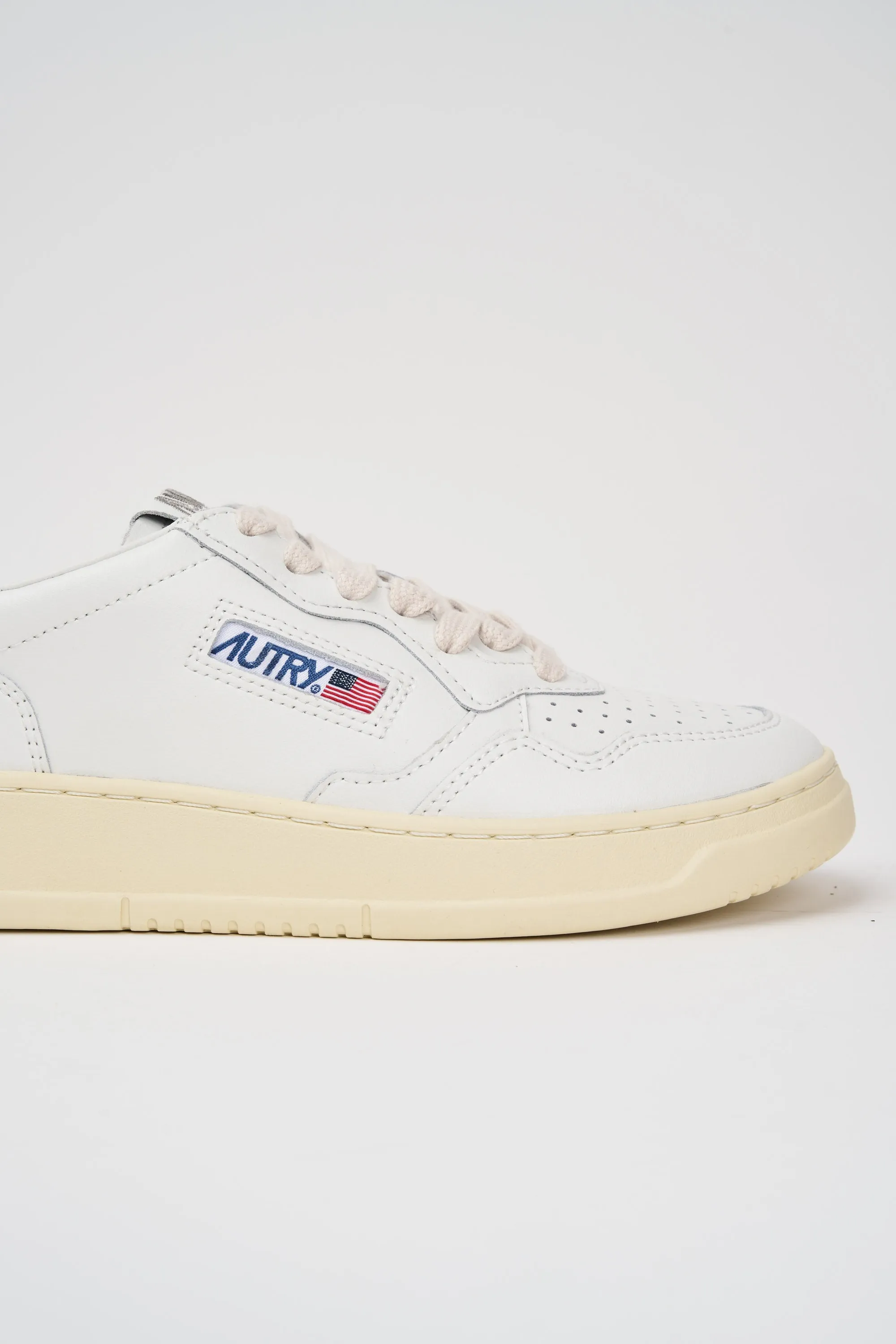 Autry Sneackers Medalist Low Pelle Colore White Silver 4039