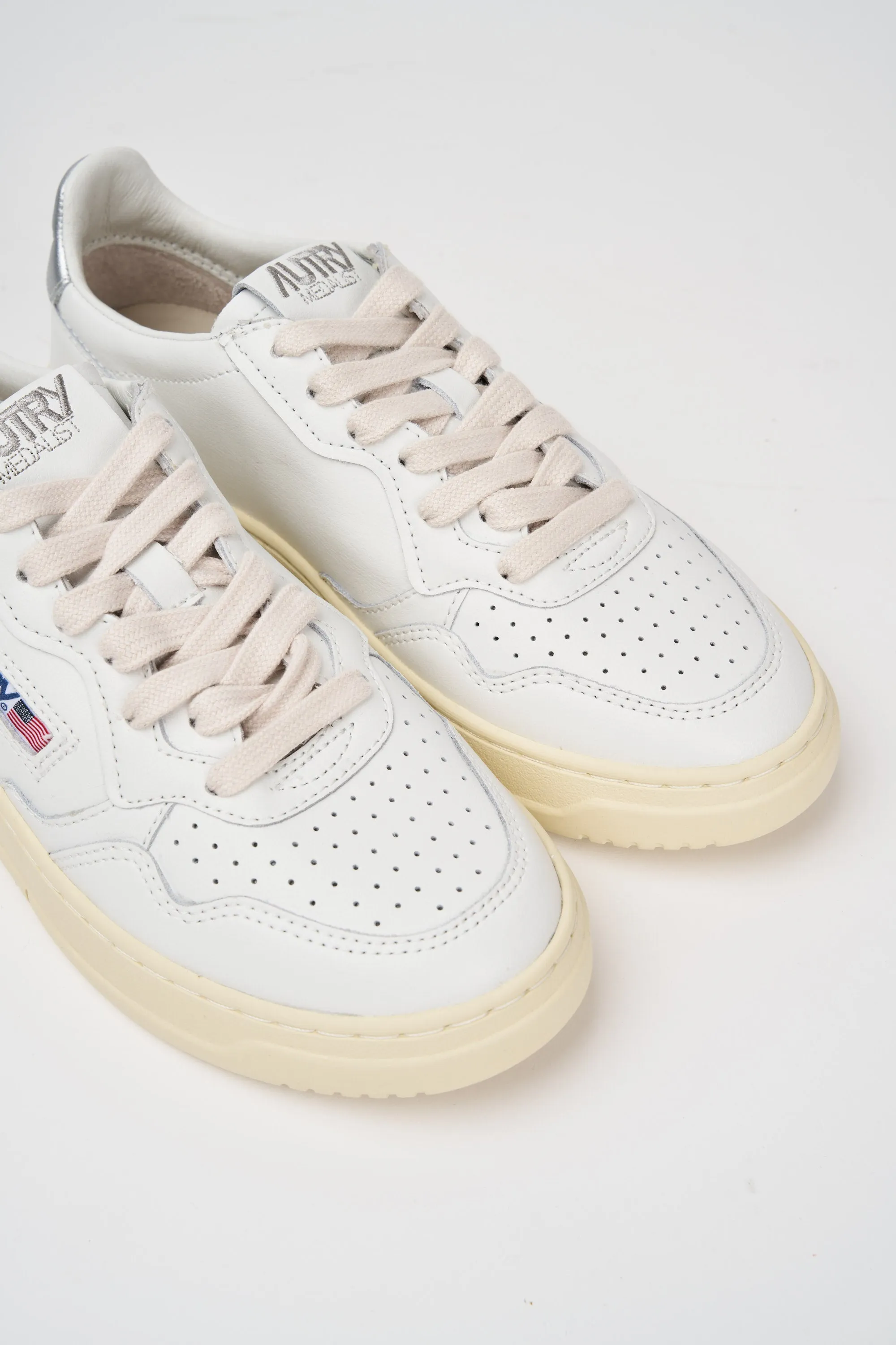 Autry Sneackers Medalist Low Pelle Colore White Silver 4039