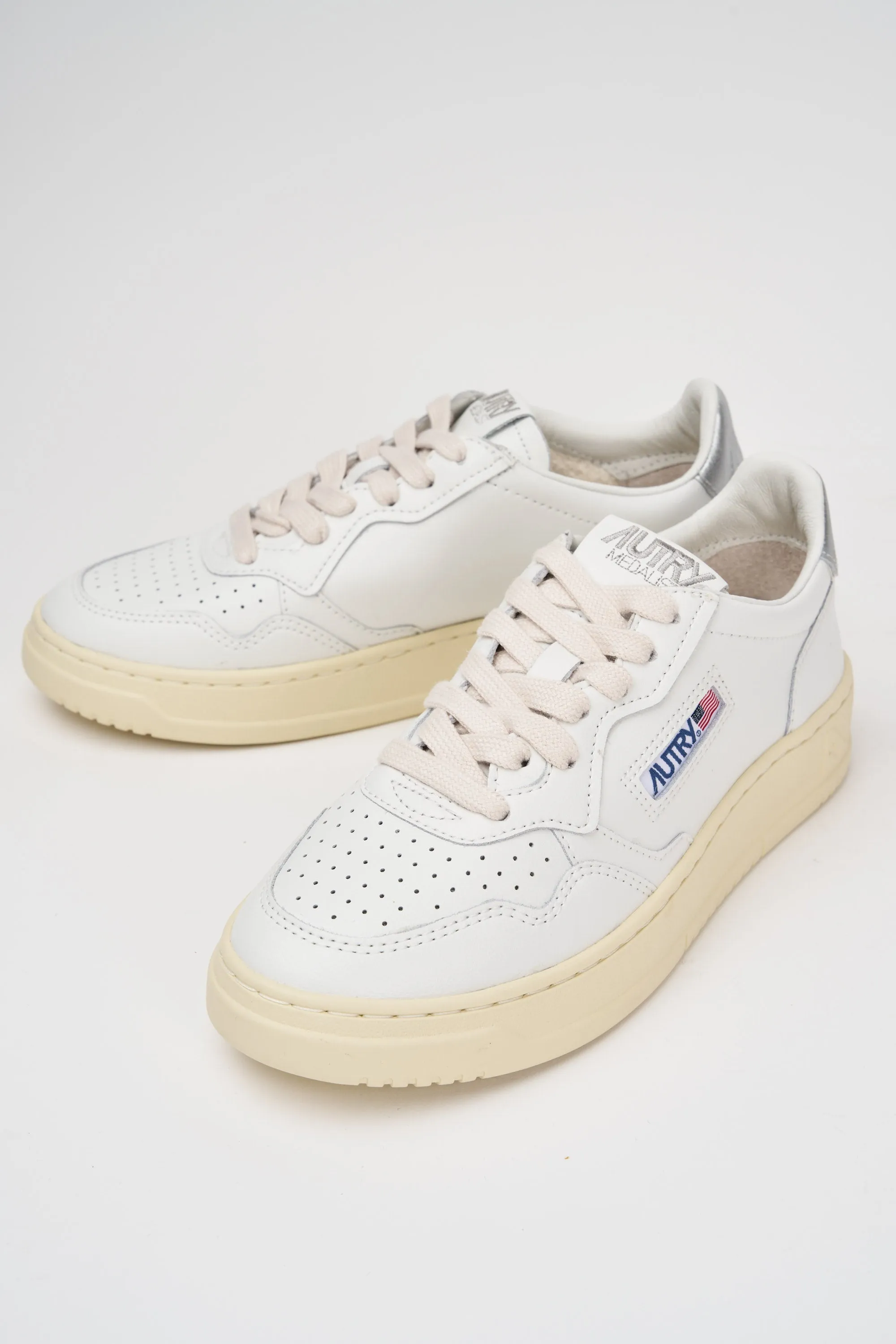 Autry Sneackers Medalist Low Pelle Colore White Silver 4039