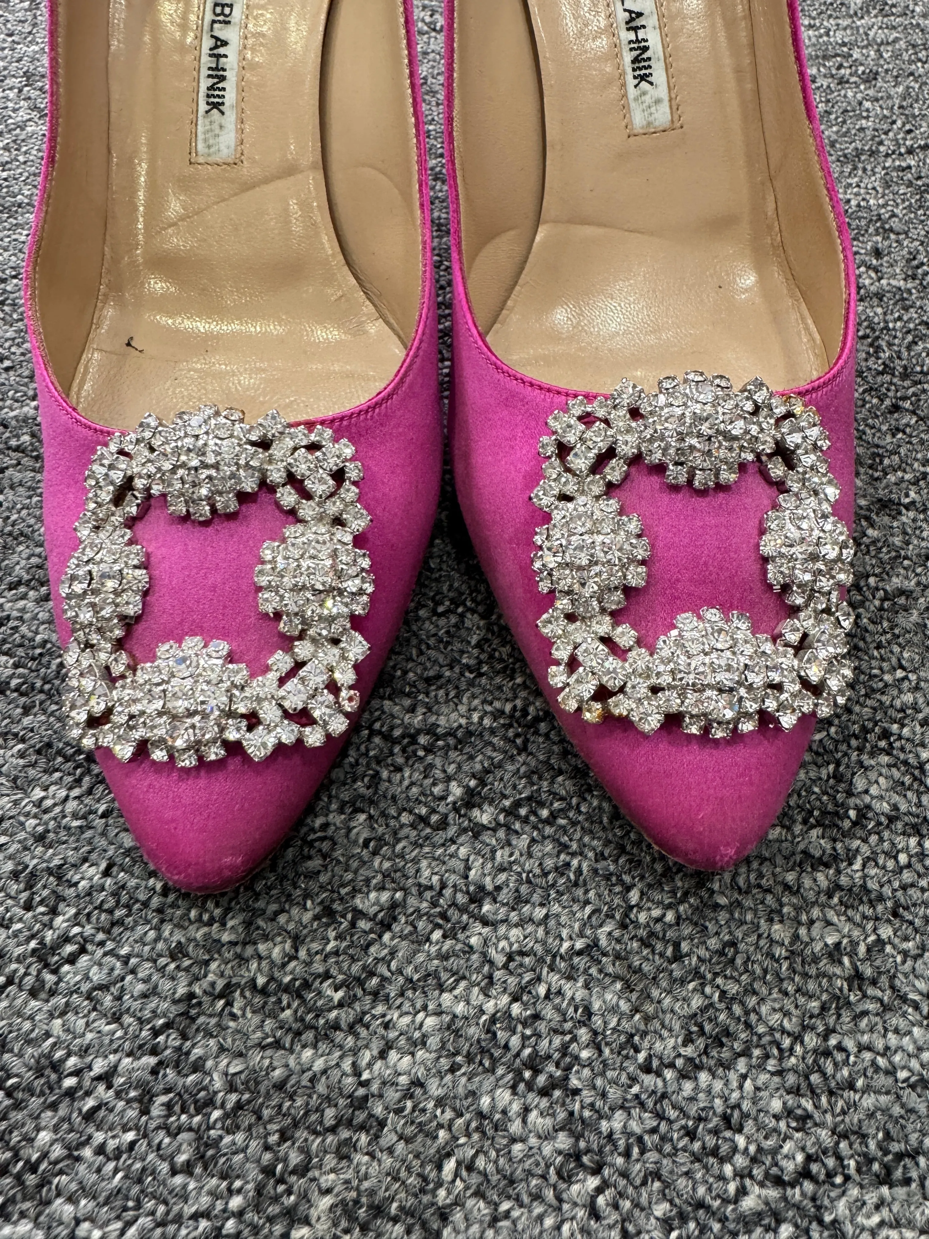 Manolo Blahnik Fuchsia Pink Satin Hangisi Jewel Buckle Pumps 90mm UK 6.5 EU 39.5 