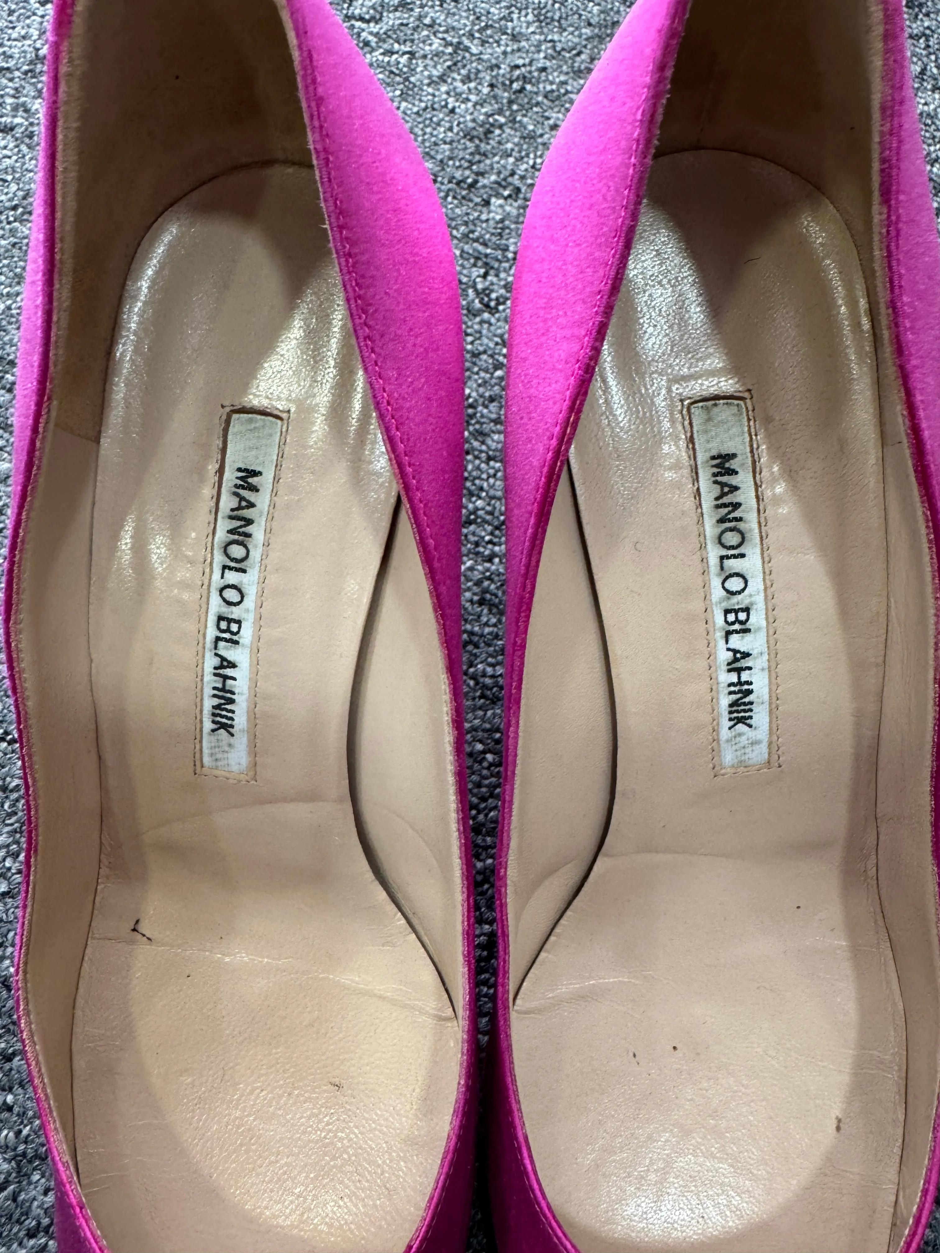 Manolo Blahnik Fuchsia Pink Satin Hangisi Jewel Buckle Pumps 90mm UK 6.5 EU 39.5 